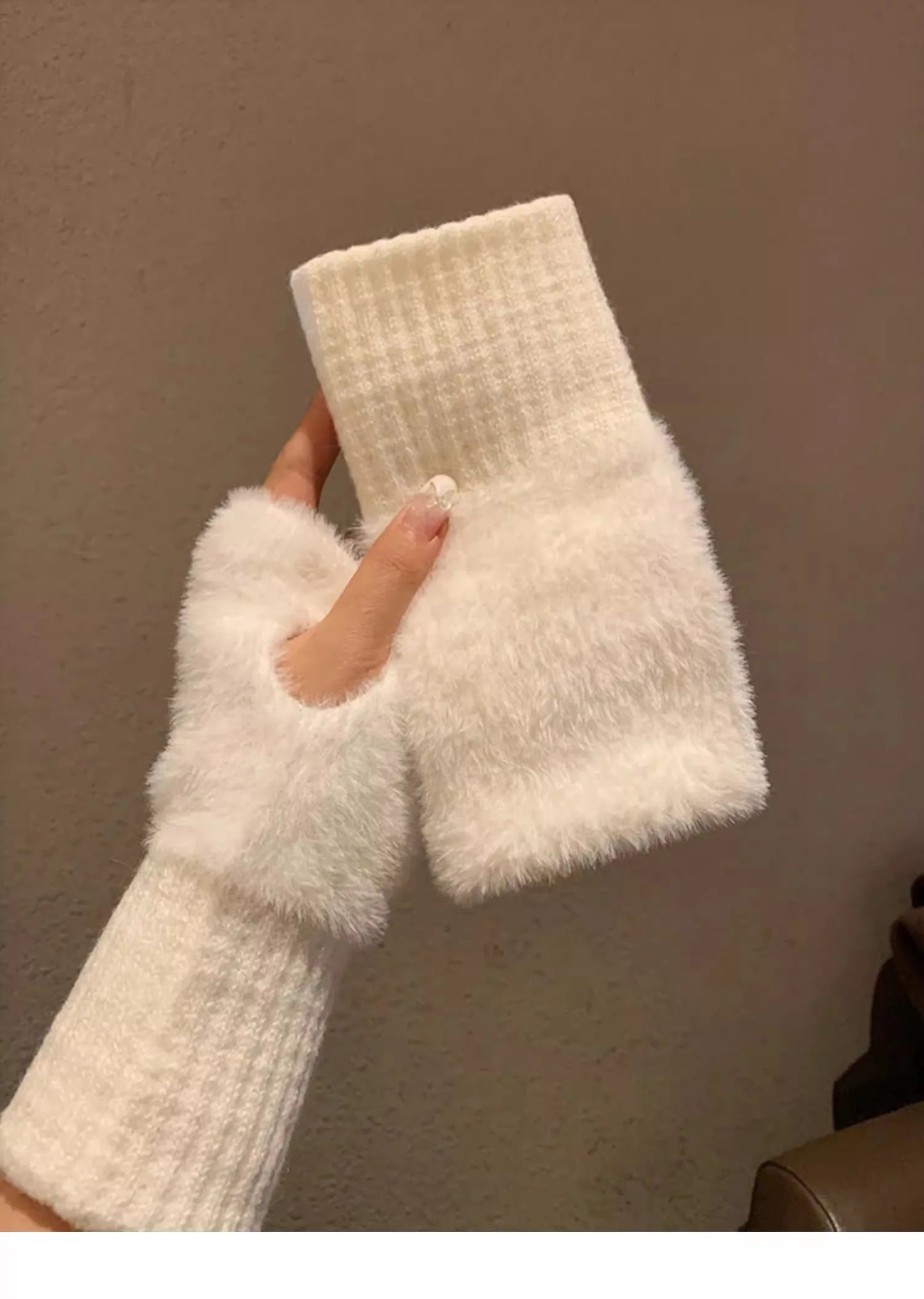 Women’s Winter Plush Half-Finger Gloves – Soft Warm Knitted Fingerless Gloves
