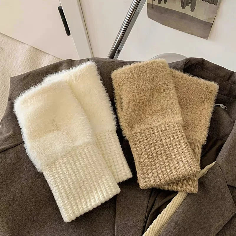 Women’s Winter Plush Half-Finger Gloves – Soft Warm Knitted Fingerless Gloves