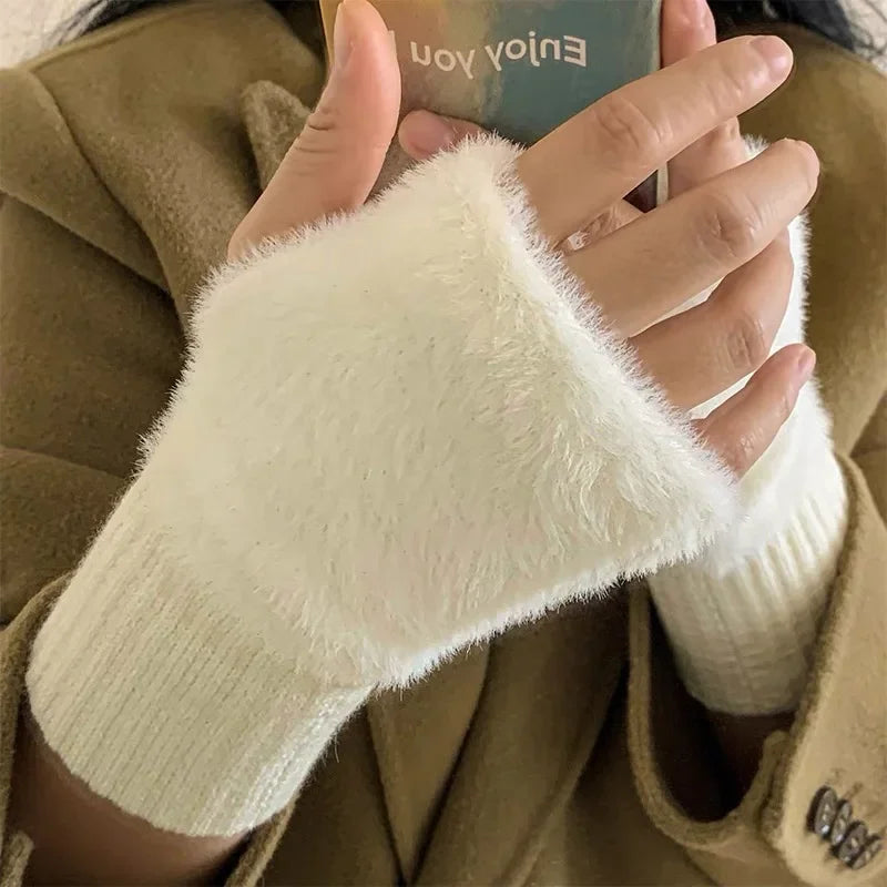 Women’s Winter Plush Half-Finger Gloves – Soft Warm Knitted Fingerless Gloves