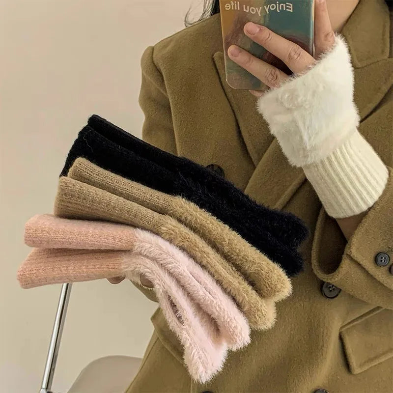 Women’s Winter Plush Half-Finger Gloves – Soft Warm Knitted Fingerless Gloves